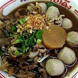 ร้านก๋วยเตี๋ยวโกเด้งสี่แยกมิตรกมล