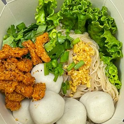 หมี่คลุกซอสก๋วยเตี๋ยว