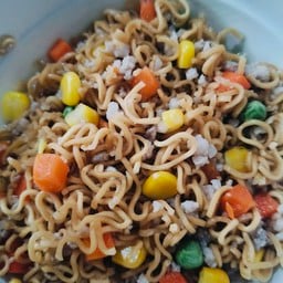 ยำ ไวไวหมูสับ ( สำหรับเด็กไม่พริกผักสามสี  )