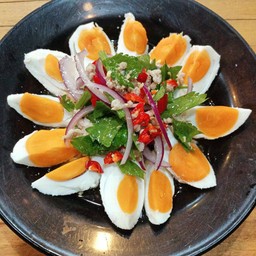 ยำไข่เค็ม