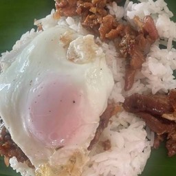 ข้าวกระเทียมพริกไทยหมู
