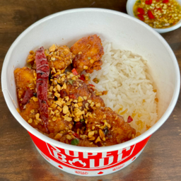 ข้าวไก่กรอบคั่วพริกเกลือ