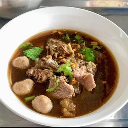 ก๋วยเตี๋ยวเนื้อตุ๋น(ร้านอิ่มอร่ย)