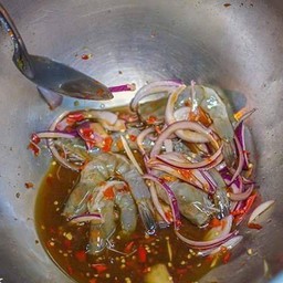 ยำกุ้งสด