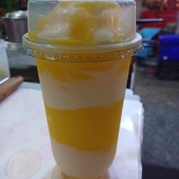 มะม่วงปั่นโยเกิร์ต Mango yogurt smoothie