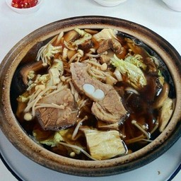 3 คน