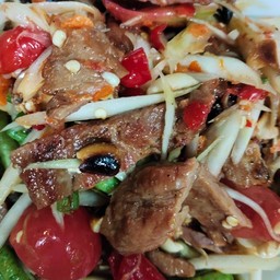 Papaya Salad With Grilled Pork Neck