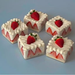 Korean Strawberry Vanilla Shortcake