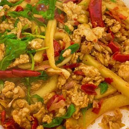ข้าวกะเพราหมูสับหน่อไม้