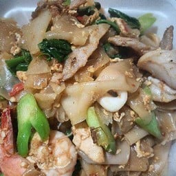 ผัดขี้เมารวมมิตรเส้นใหญ่