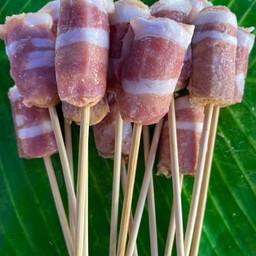 เบคอนพันไส้กรอก