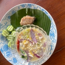 ข้าว หลนเต้าเจี้ยวปลาเค็มเจ ผักสด