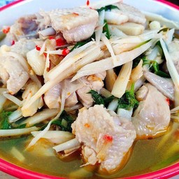 แกงไก่ใส่หน่อไม้ดอง