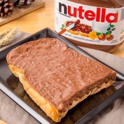 เนย นูเทลล่า