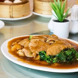 ก๋วยเตี๋ยวราดหน้าคะน้าฮ่องกงเนื้อ (S)