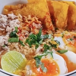 ก๋วยเตี๋ยวโบราณหมูสับต้มยำ+ไข่ 1 ใบ