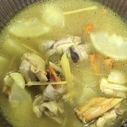 ไก่ต้มขมิ้น