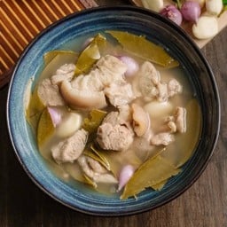 ต้มขาหมูใบชะมวง