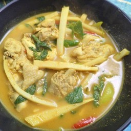 แกงไก่กับหน่อไม้อ่อน