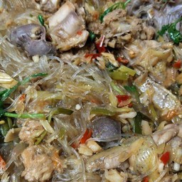 ไก่บ้านอบวุ้นเส้น