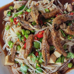 ยำขนมจีน ปลากรอบ