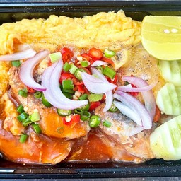 ข้าวราดไข่ข้นปลากระป๋อง