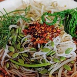 ซั่วข้าวปุ้นใส่ผักชะอม