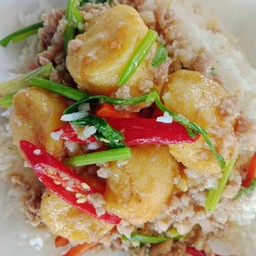 ผัดเต้าหู้ไข่ทรงเครื่อง