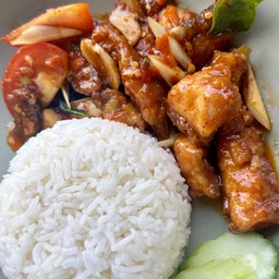 ข้าวราดผัดต้มยำแห้ง