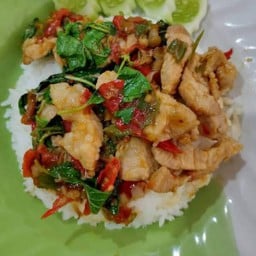 ข้าวกะเพราปลาดอลลี่