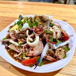 ยำปูม้า หอยแครง หมึก กุ้ง