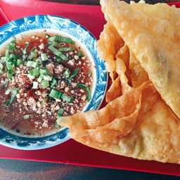 เก๊ยวทอดน้ำจิ้มมะขามถั่ว