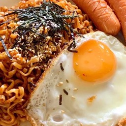 มาม่่าเผ็ดเกาหลีทรงเครื่อง