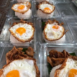 ข้าวหมูแดดเดียวไข่ดาวกรอบ