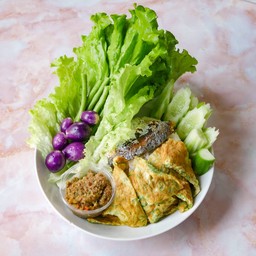 ข้าวน้ำพริกกะปิมะขามอ่อน