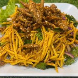 ยำมะม่วงปลากรอบ