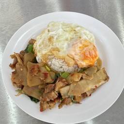 ข้าวกะเพราหน่อไม้หมูกรอบ