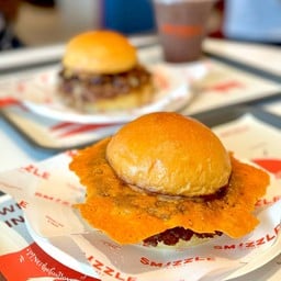 Smizzle Burger The Circle