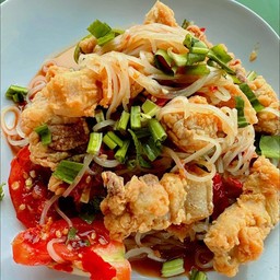 ตำเส้นเล็กหมูกรอบ