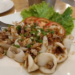 หมึกผัดกระเทียม