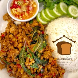 ข้าวกะเพรา ไข่ดาว