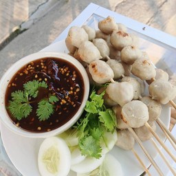 ลูกชิ้นเนื้อ-หมู น้ำจิ้มรสเด็ด สูตรมะขาม บึงกระจับ