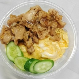 ข้าวไข่ข้นไก่ทอดกระเทียม