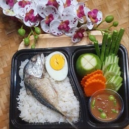 ร้านหมูทองคำ กับ ข้าวแกง ครัวแม่หญิง