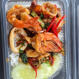 ข้าวราดกระเพราทะเล