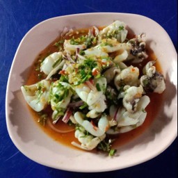 ยำปลาหมึก