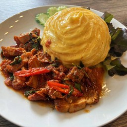 ข้าวพริกแกงหมูกรอบ