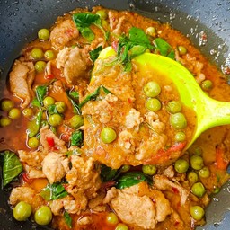 พะแนง หมู ไก่ เนื้อ