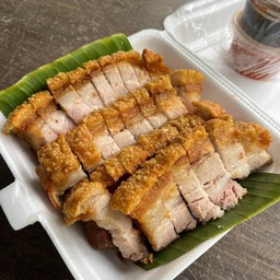 หมูกรอบ เฮียเคี้ยง สาขา 1 ตรงข้ามศาลหลักเมืองสิงห์บุรี