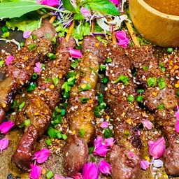 เนื้อชาโรเล่ส์ โคขุนหนองสูง (พริกสูตรทางร้าน)ย่างเตาถ่าน น้ำจิ้มแจ่วแซปๆ